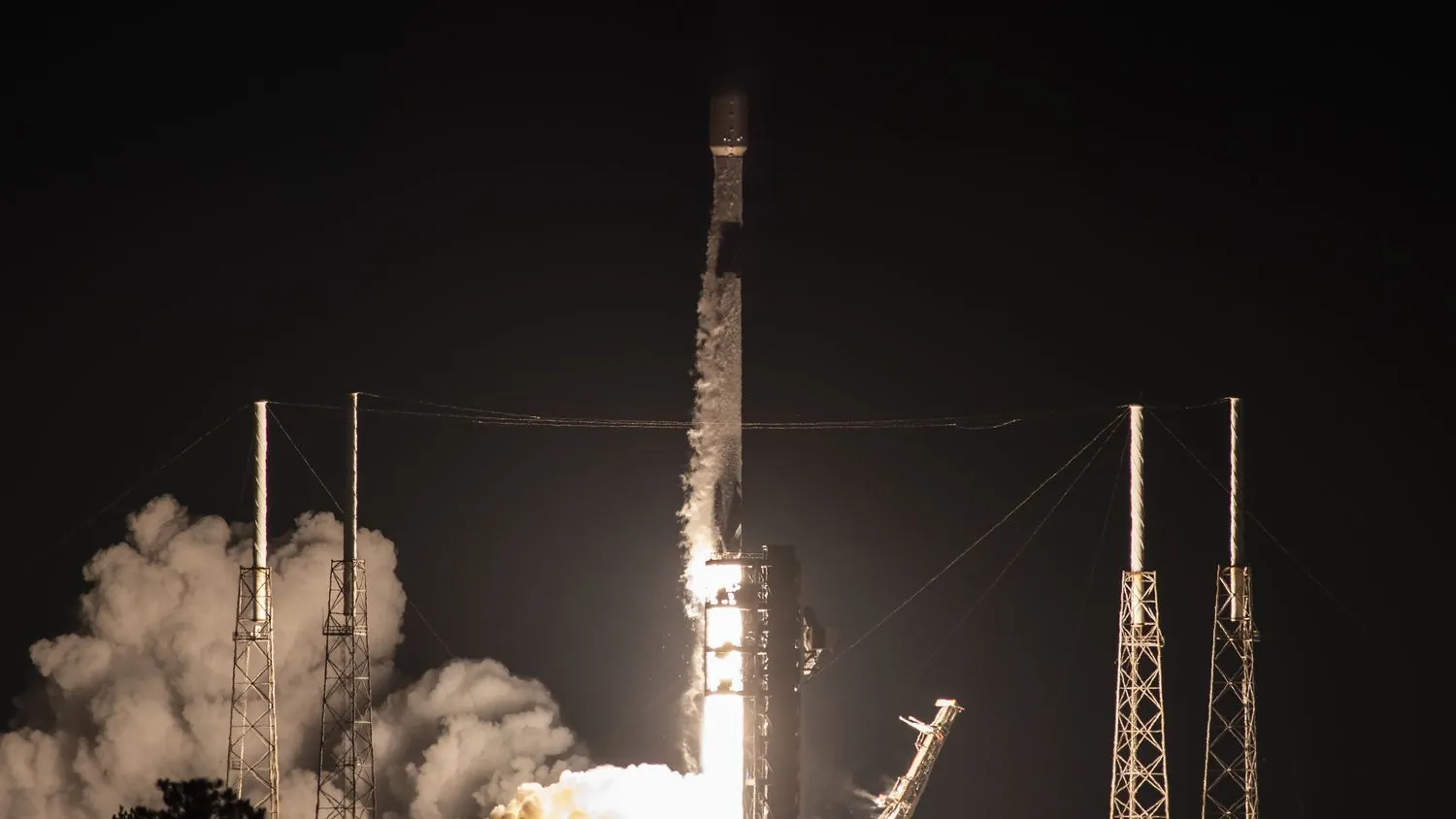 Mehr über den Artikel erfahren SpaceX startet nach Verzögerung am 11. Juli Starlink-Satelliten für Direktverbindungen von Kalifornien aus