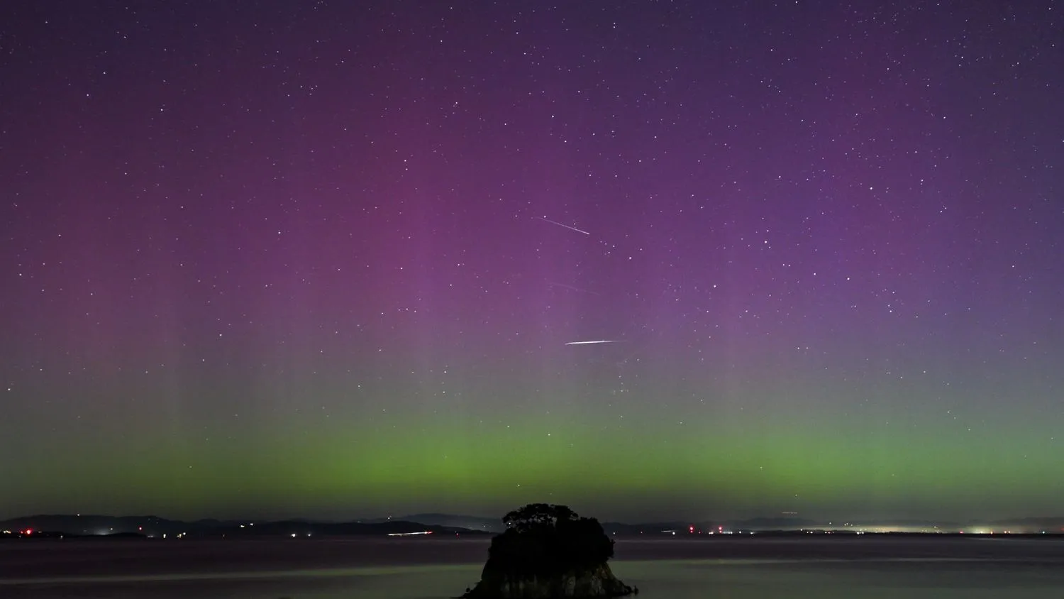 Mehr über den Artikel erfahren Polarlichter können sich dieses Wochenende zu den Perseiden-Meteoren gesellen, da ein geomagnetischer Sturm beobachtet wird