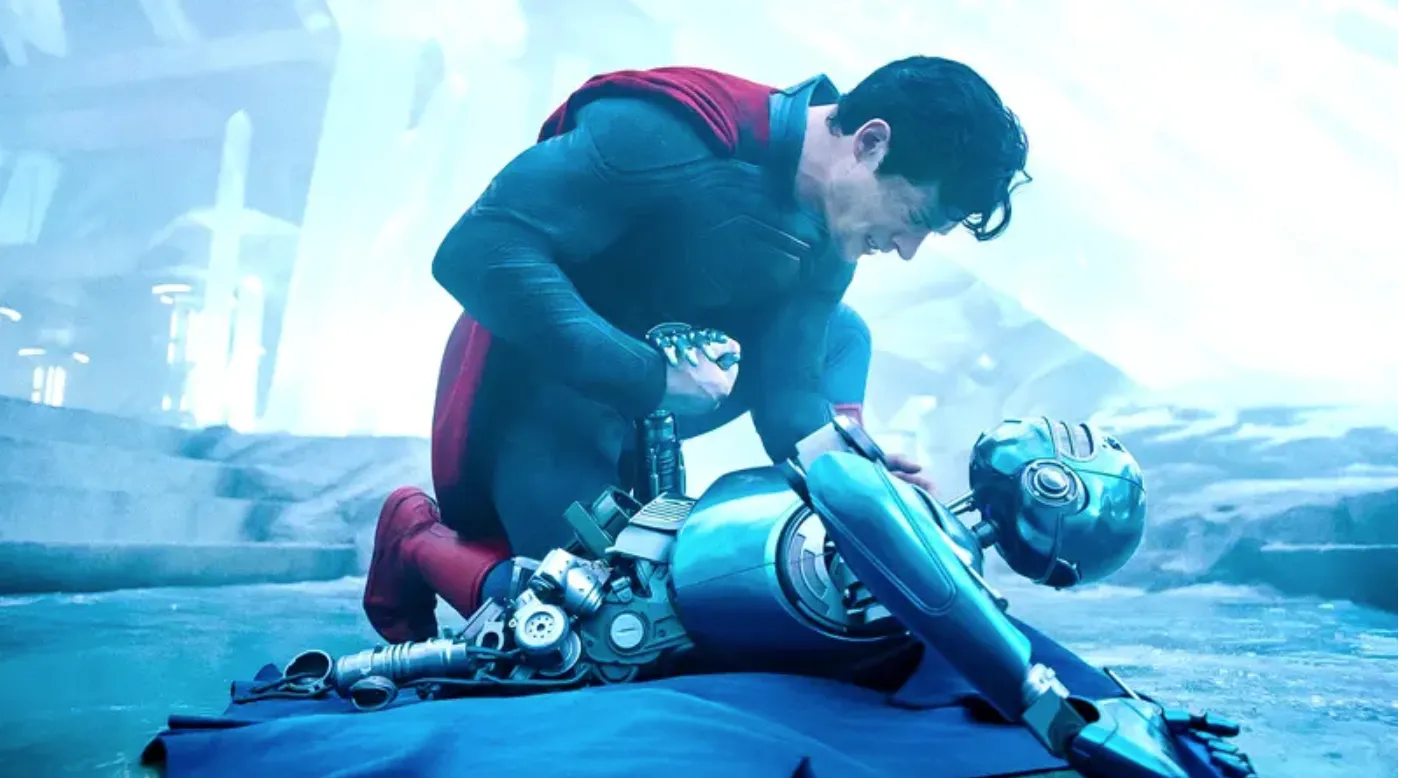 Mehr über den Artikel erfahren Wer ist der sterbende blaue Roboter im neuen „Superman“-Trailer?