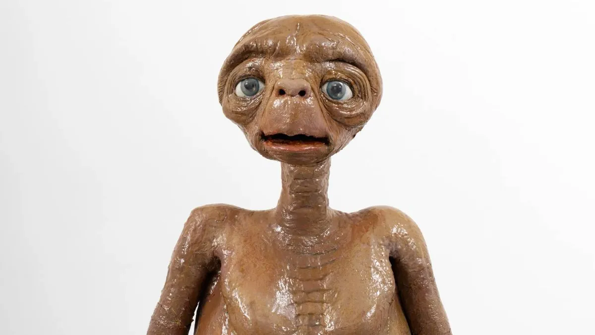 Mehr über den Artikel erfahren Autsch! Carlo Rambaldis Originalmodell von E.T. aus dem Film könnte bei Sotheby‘s Auktion 1 Million Dollar erzielen