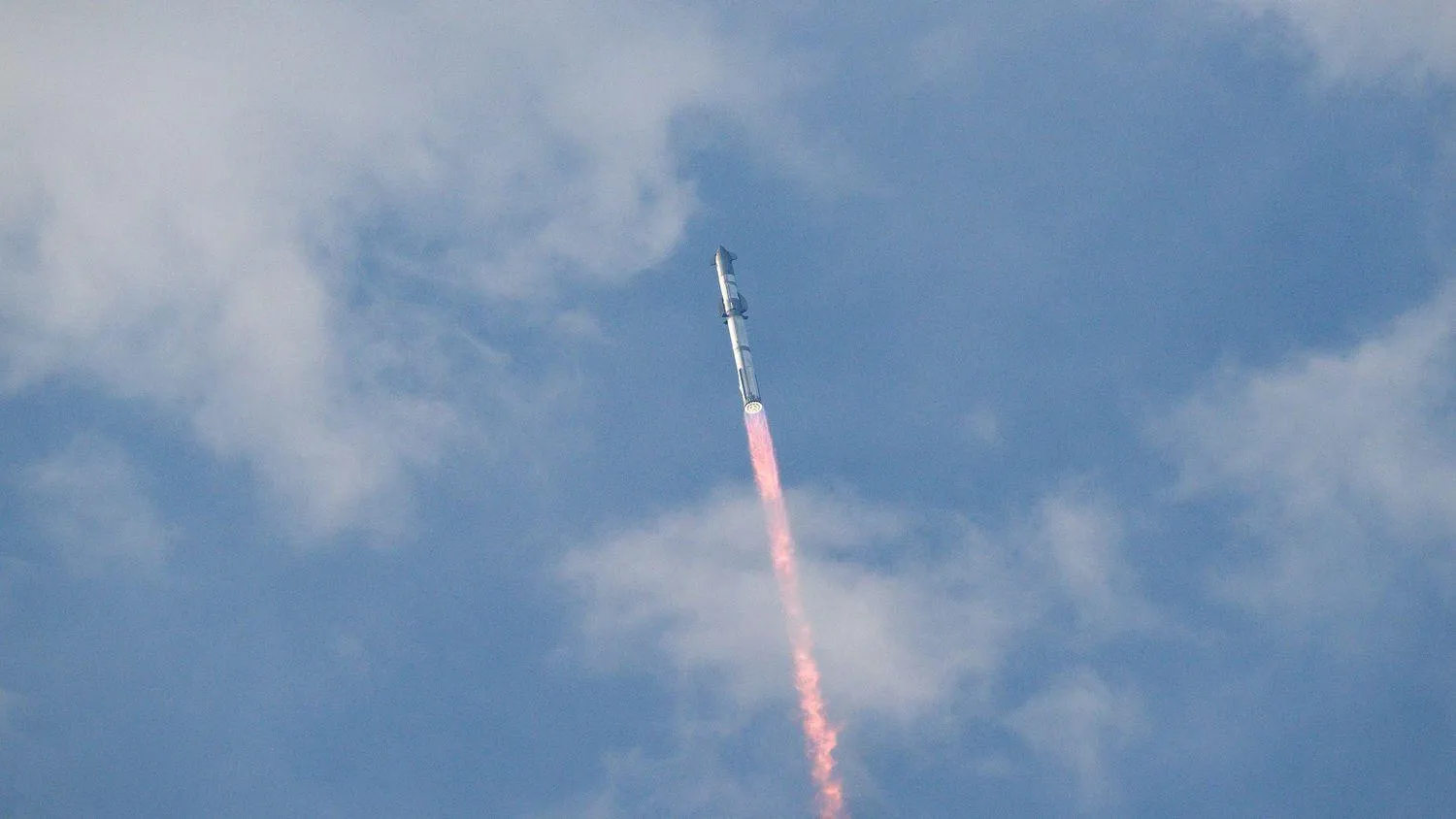 Mehr über den Artikel erfahren Erleben Sie den 3. Flugtest von SpaceX Starship in atemberaubenden Fotos