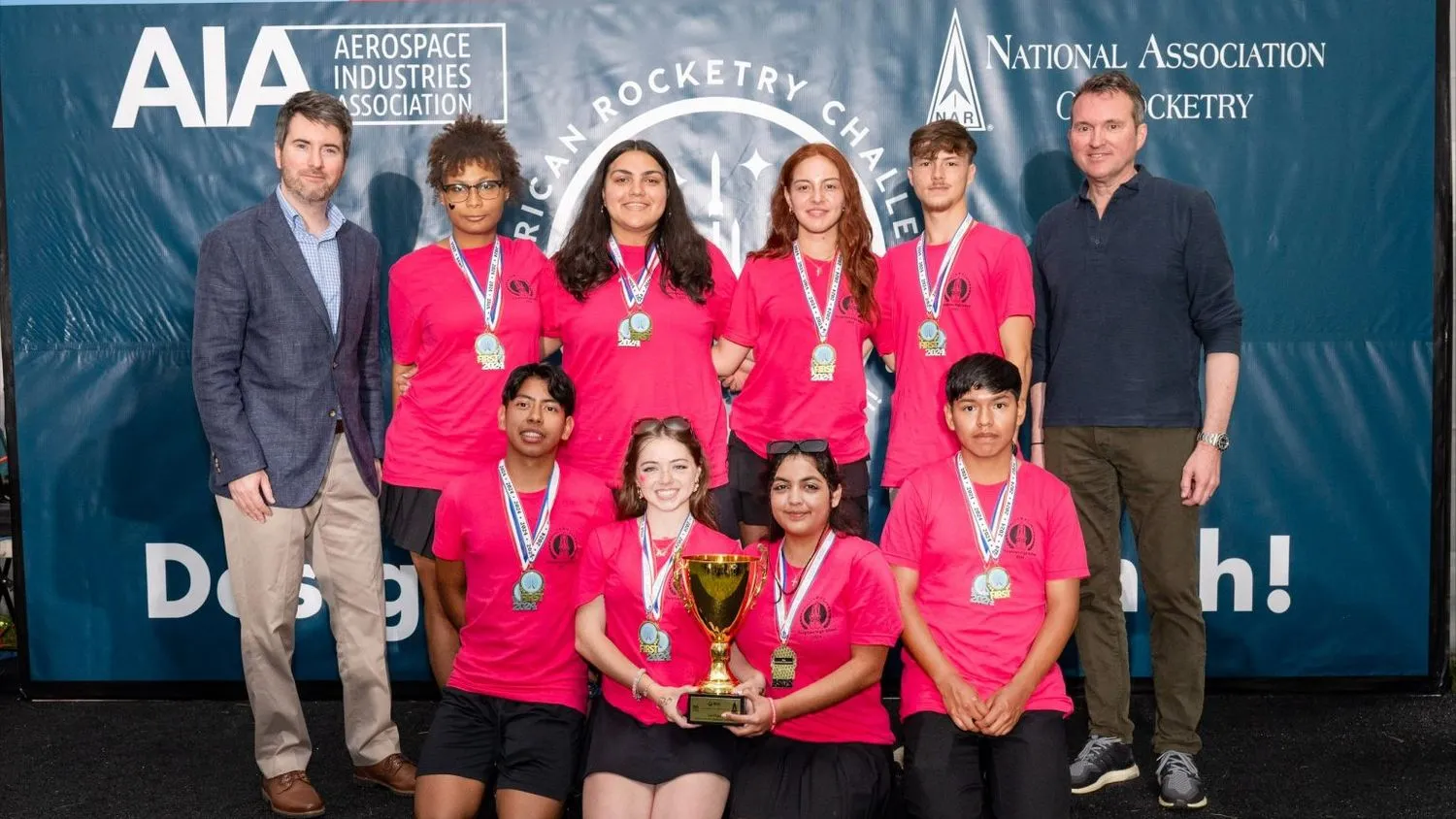 Mehr über den Artikel erfahren Highschool-Schüler aus Alabama gewinnen den weltgrößten Raketenwettbewerb