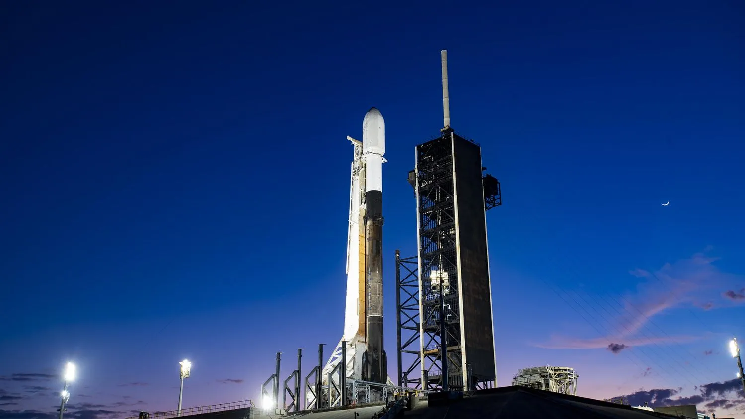 Read more about the article SpaceX verschiebt den Start der privaten Mondlandefähre von Intuitive Machines wegen eines Problems mit dem Methan-Treibstoff