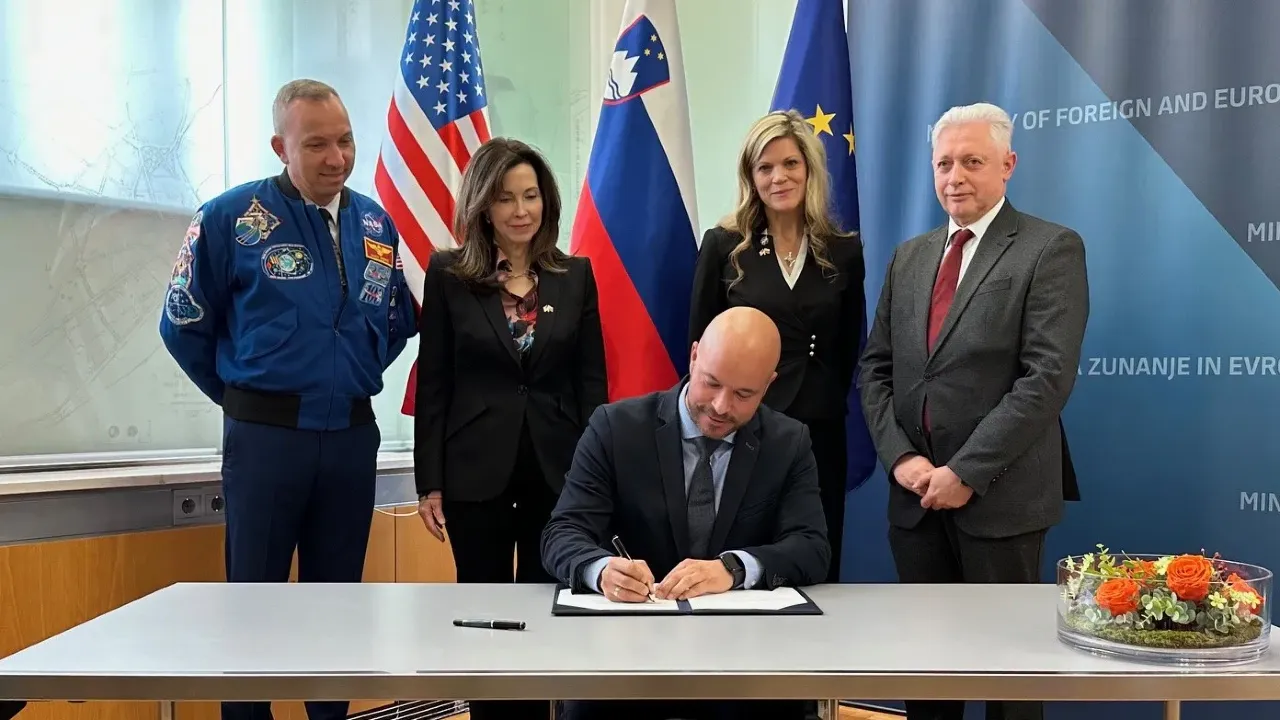 Mehr über den Artikel erfahren Slowenien unterzeichnet das Artemis-Abkommen der NASA für kooperative Weltraumforschung