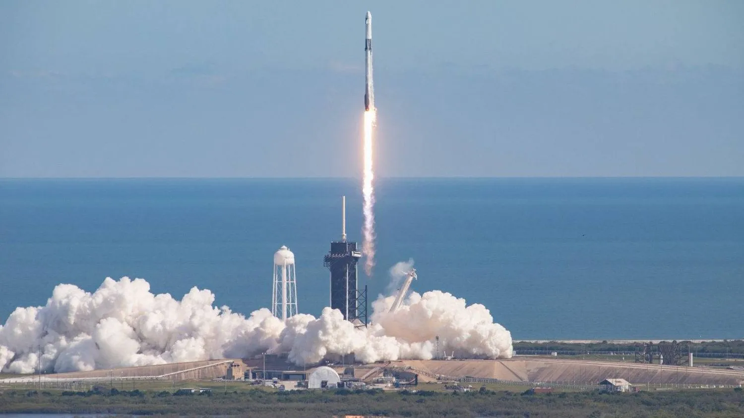 Read more about the article Sehen Sie, wie SpaceX heute seine 30. Dragon-Frachtmission zur ISS startet