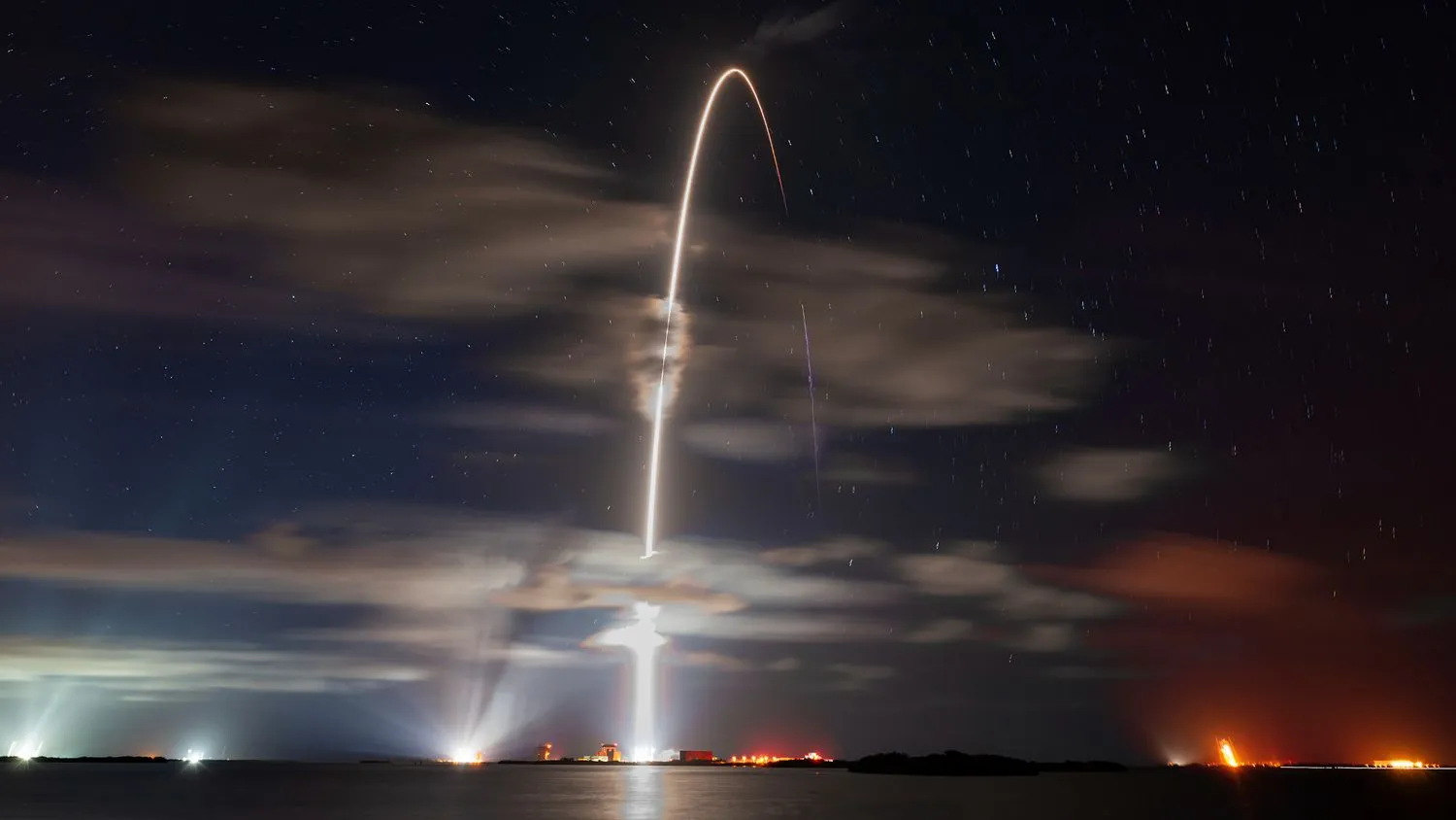 Mehr über den Artikel erfahren SpaceX startet am 13. Juni 22 Starlink-Satelliten von Florida aus