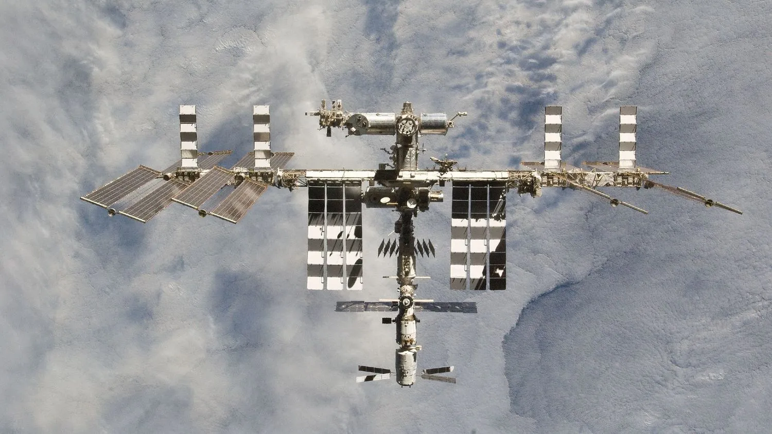 Mehr über den Artikel erfahren ISS könnte 18 Monate lang nach unten driften“, bevor sie von SpaceX in der Erdatmosphäre zerstört wird