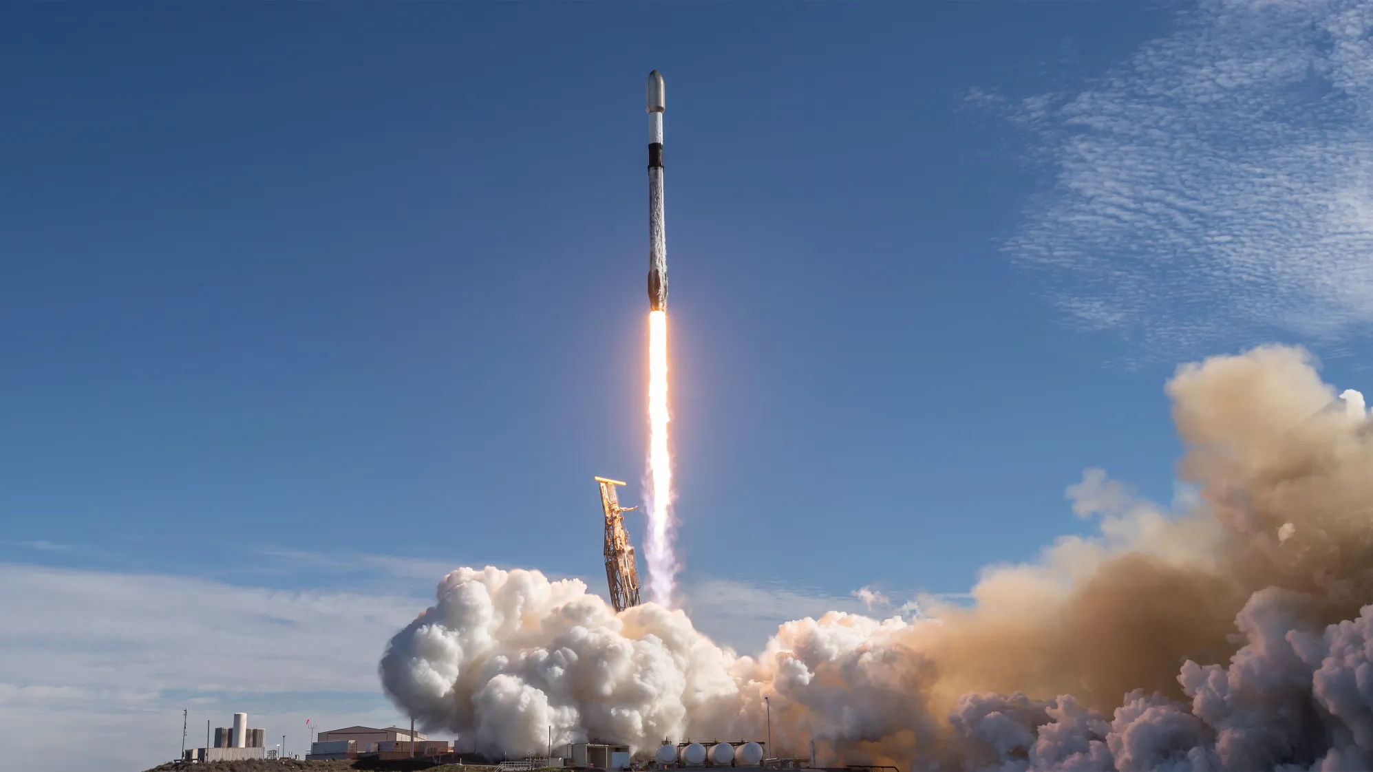 Mehr über den Artikel erfahren SpaceX startet heute 27 Starlink-Satelliten mit dem ersten Flug seit der Starship-Explosion