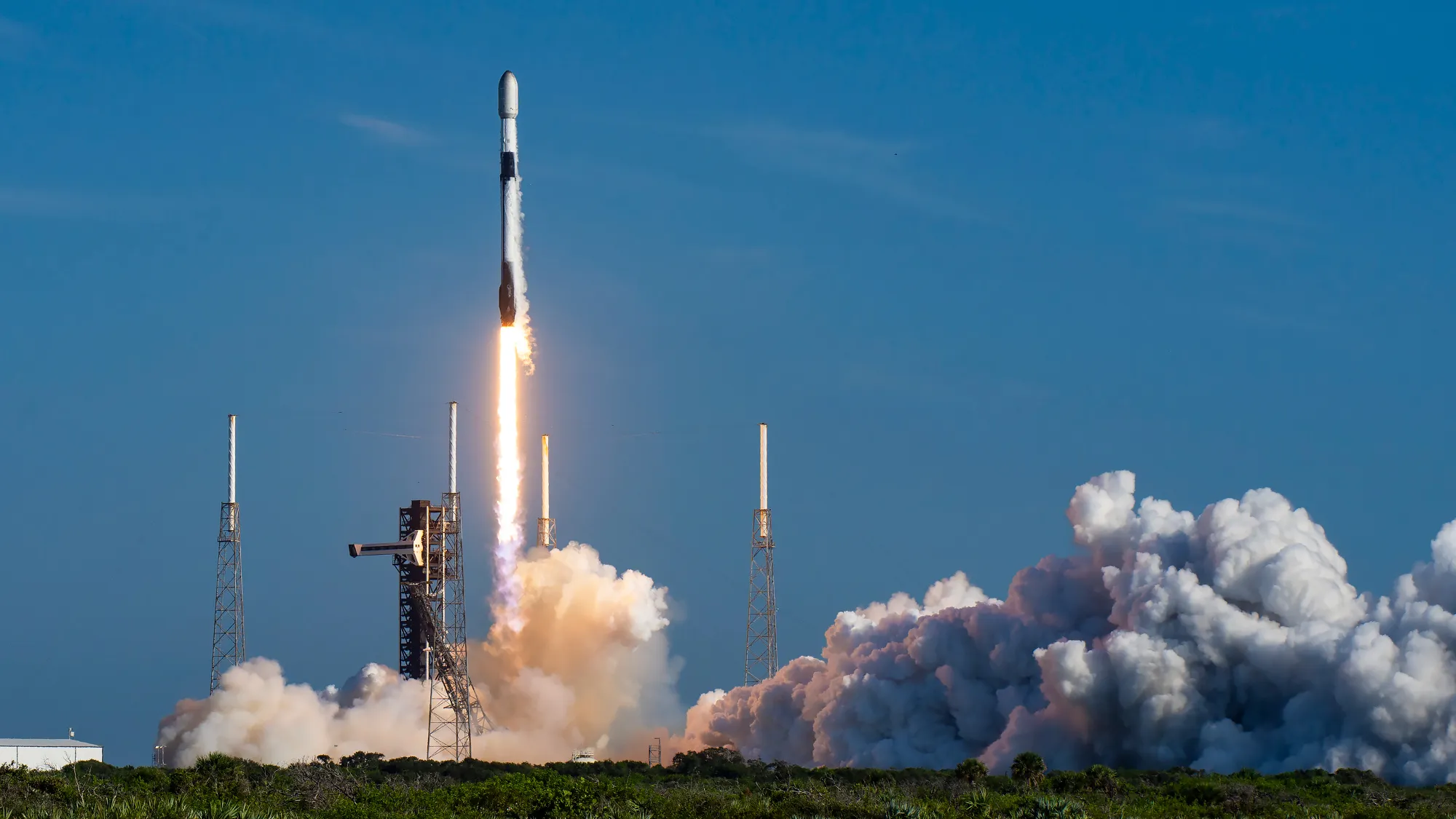 Mehr über den Artikel erfahren SpaceX Falcon 9 Rakete kann wieder fliegen, FAA sagt