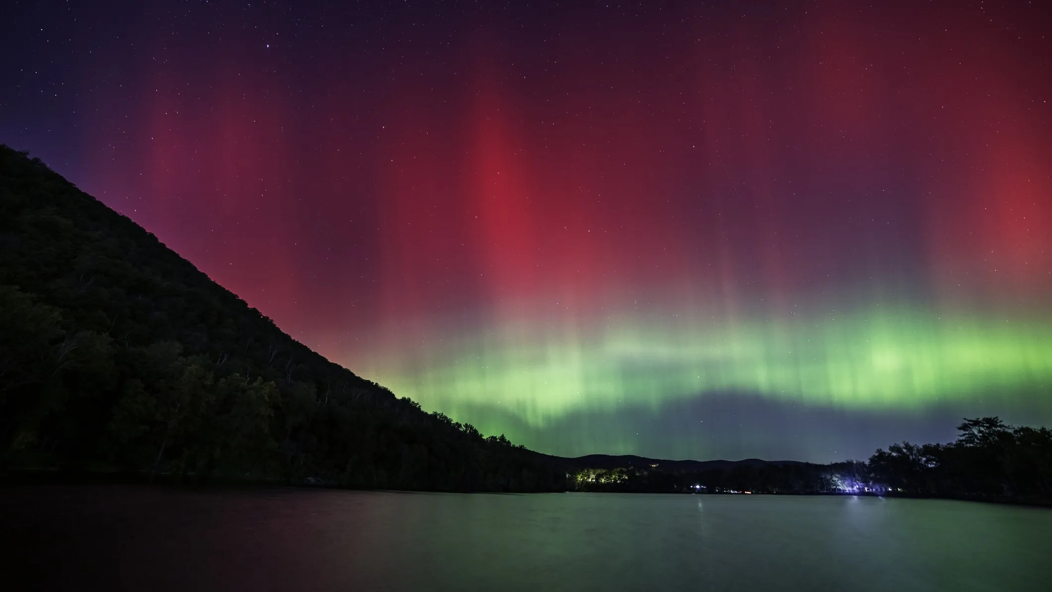 Mehr über den Artikel erfahren Ankommender Sonnensturm könnte heute Abend Nordlichter bis nach New York entfachen