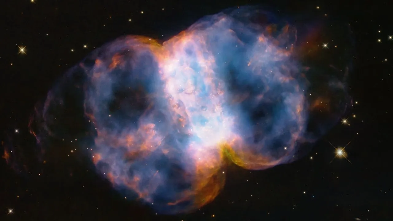 Mehr über den Artikel erfahren Hubble-Teleskop feiert sein 34-jähriges Bestehen mit einem schillernden Hantelnebel (Bild)