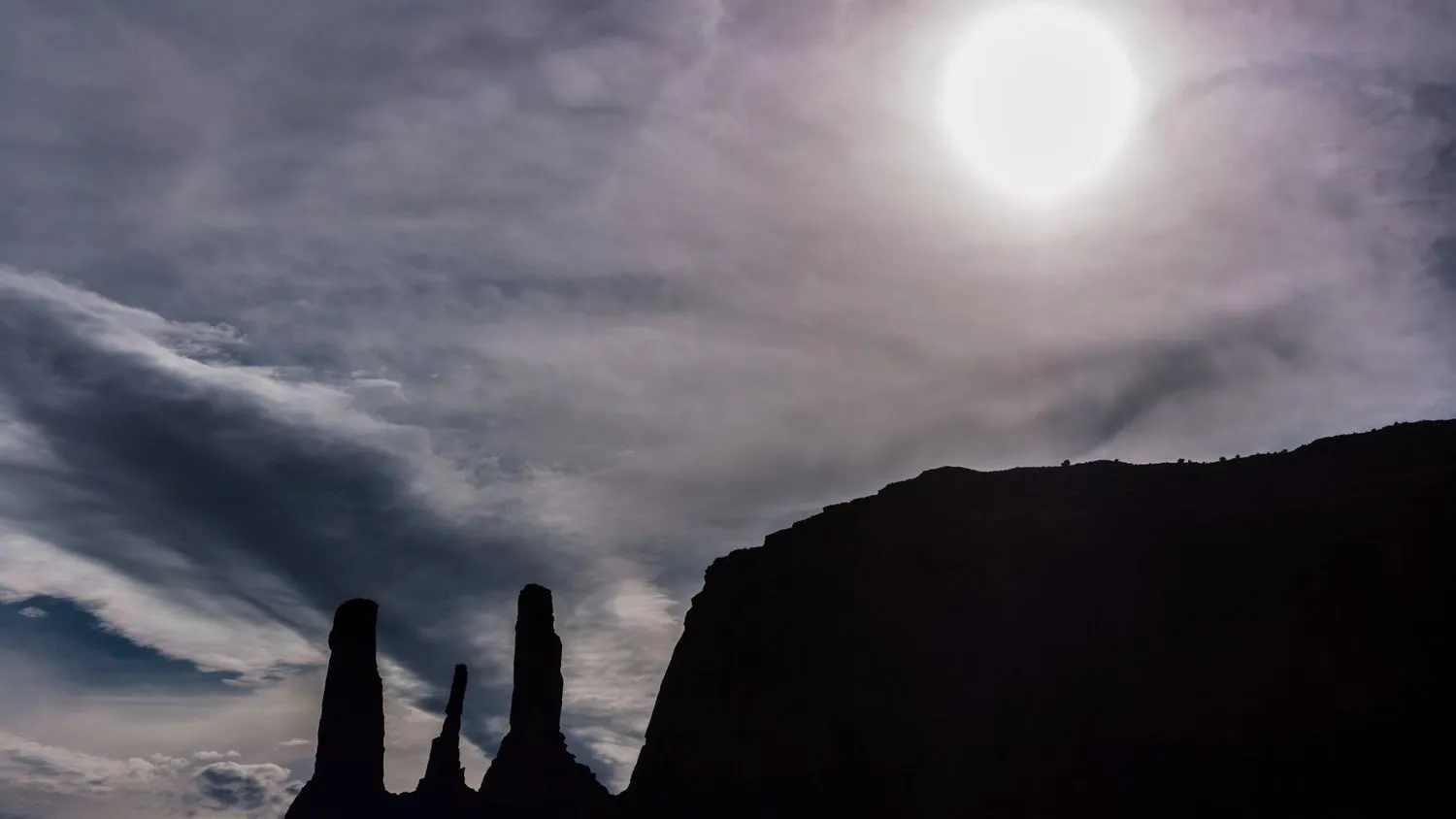 Read more about the article Alles ist miteinander verbunden. Für die Navajo Nation ist die Sonnenfinsternis am 8. April eine spirituelle Erfahrung