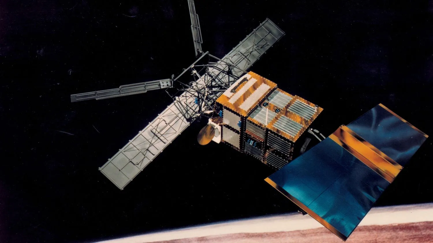 Read more about the article Der Absturz eines großen, toten Satelliten war ein Weckruf für Weltraumschrott, sagen Experten