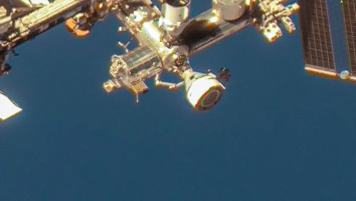 Mehr über den Artikel erfahren Boeings Starliner-Astronautentaxi an der ISS gesichtet (Satellitenfoto)
