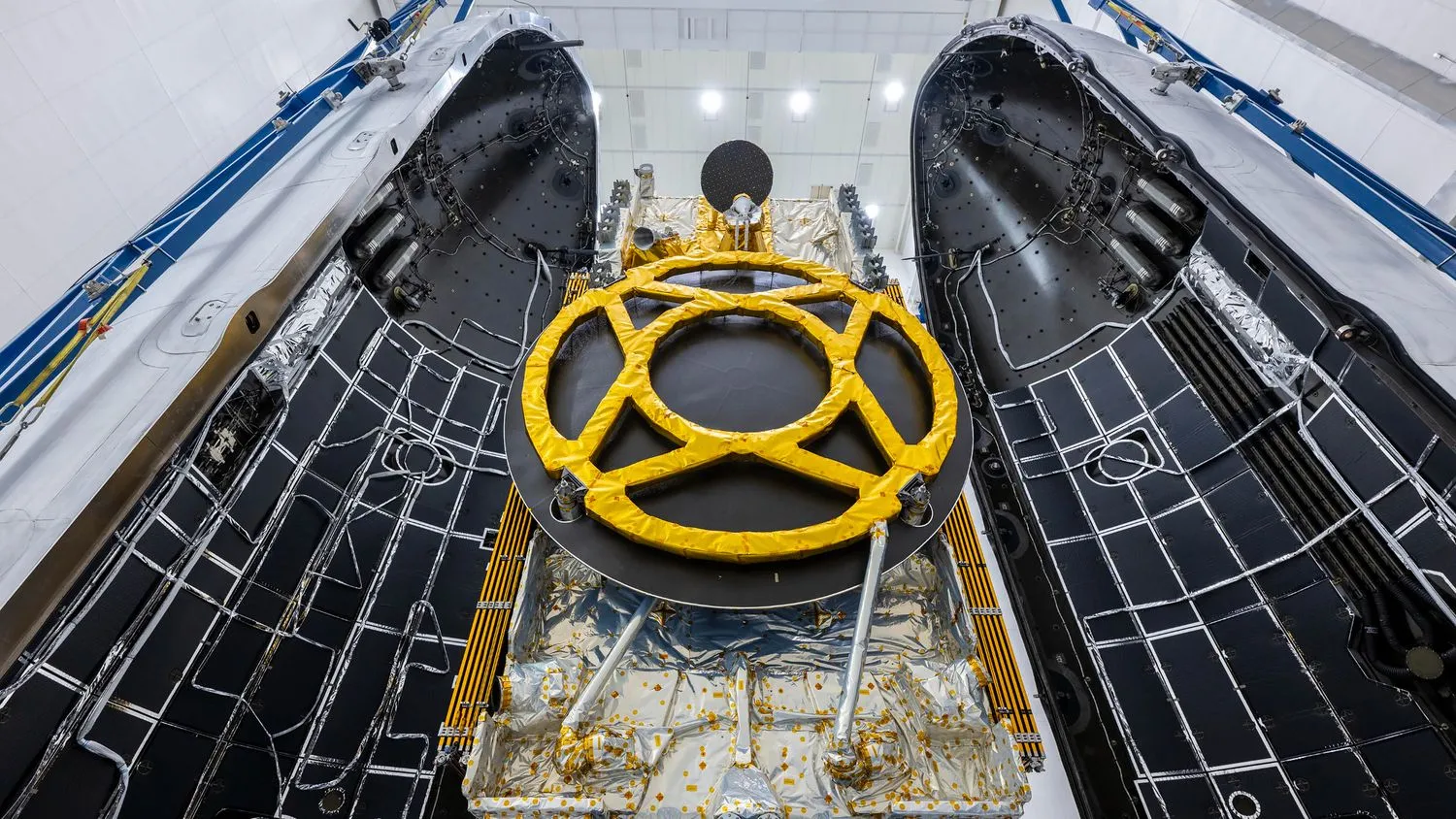 Mehr über den Artikel erfahren SpaceX startet heute europäischen TV-Satelliten im Rahmen des ersten Teils eines Doubleheaders