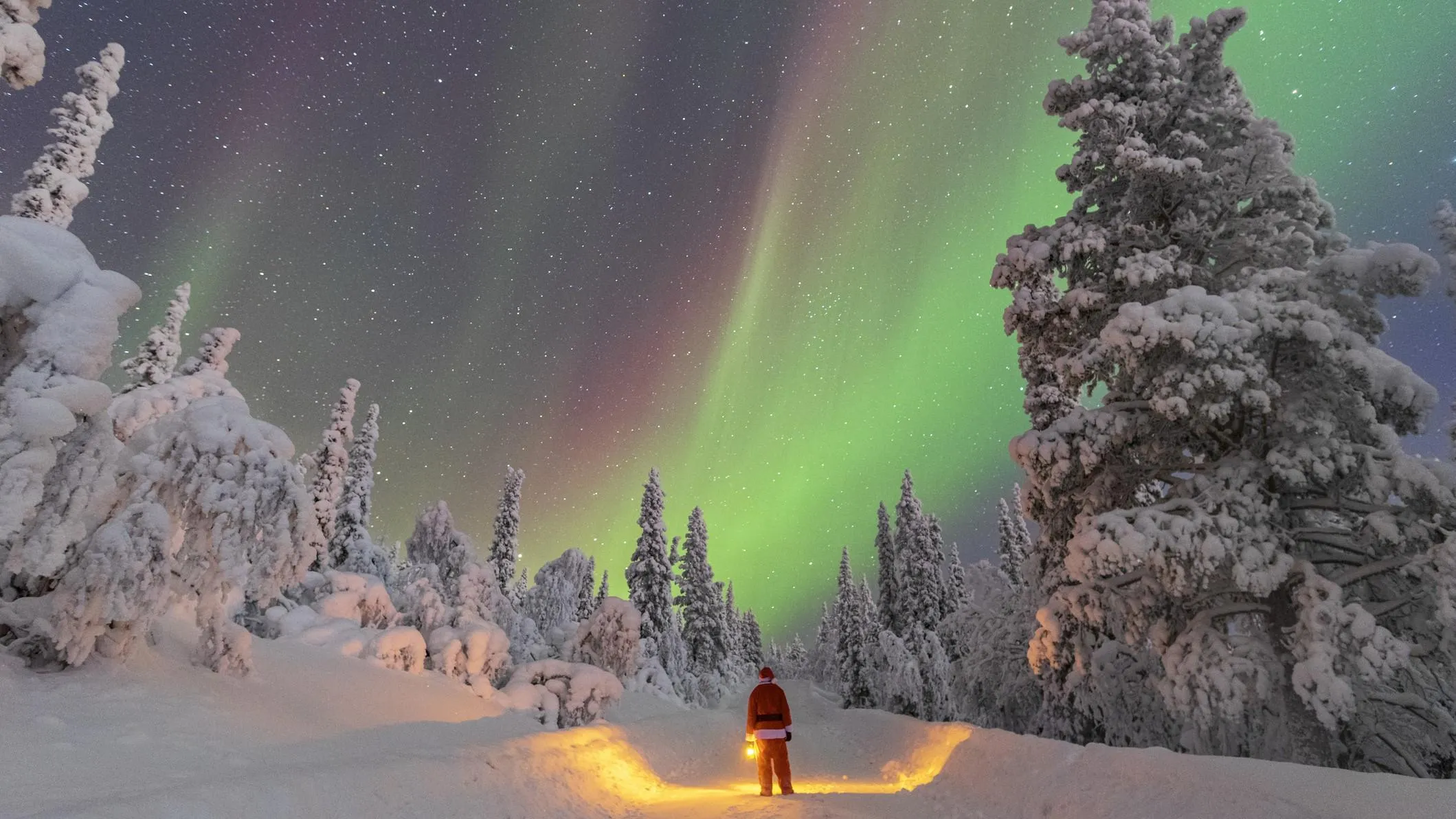 Mehr über den Artikel erfahren Aurora-Alarm – Geomagnetischer Sturm könnte zu Weihnachten Nordlichter am Himmel des oberen Mittleren Westens entzünden