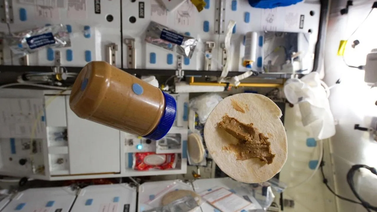 Mehr über den Artikel erfahren Ax-3-Astronauten hinterlassen wertvolles Abschiedsgeschenk für ISS-Besatzung: Erdnussbutter