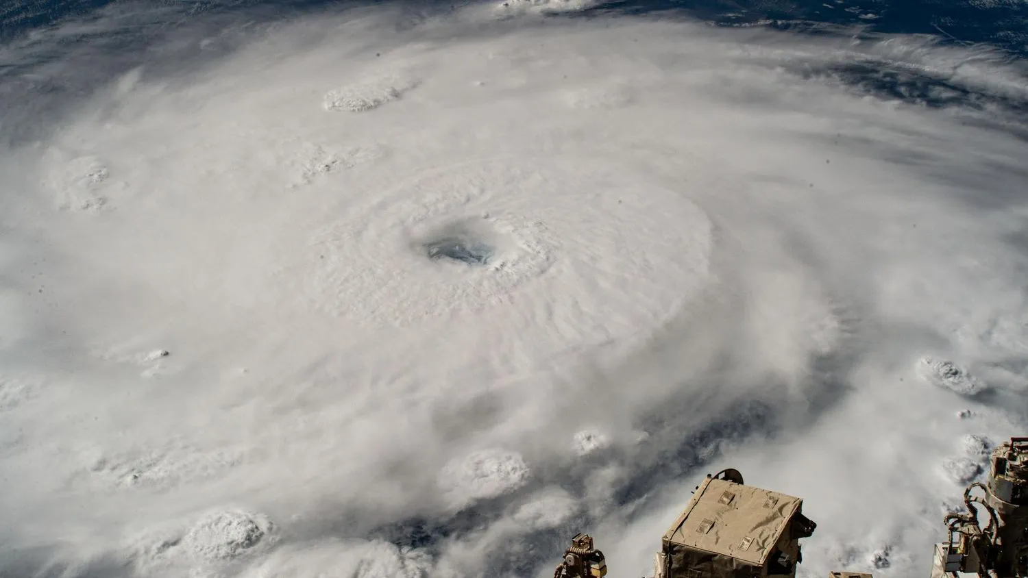 Mehr über den Artikel erfahren Hurrikan Beryl stellt als erster großer Sturm der Atlantiksaison 2024 mehrere Rekorde auf