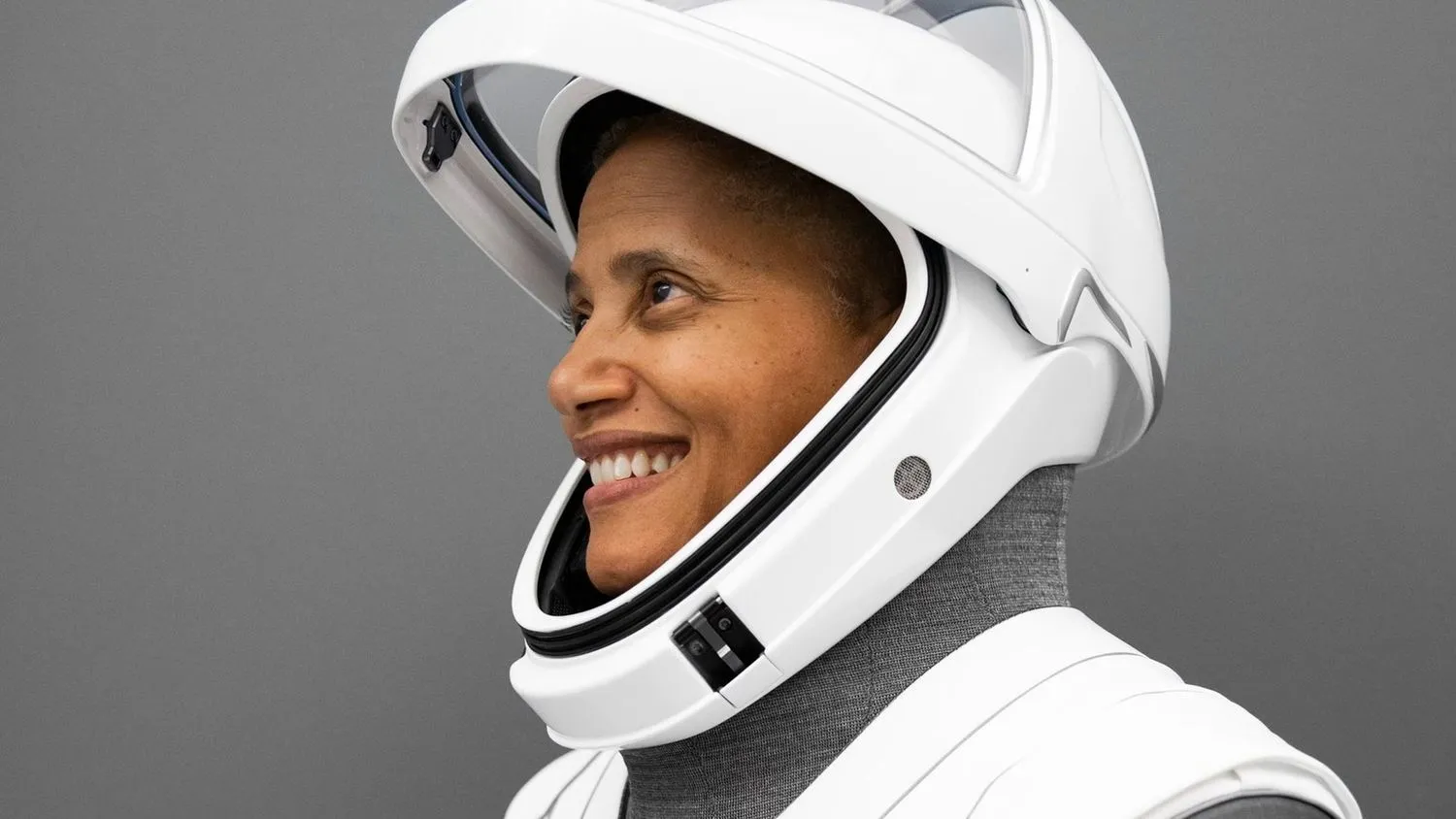 Mehr über den Artikel erfahren Sian Proctor über ihr Vermächtnis, die erste schwarze Frau zu sein, die ein Raumschiff steuert