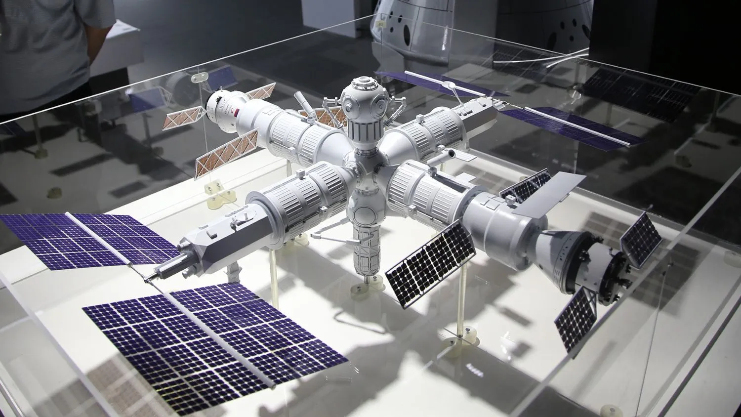 Mehr über den Artikel erfahren Russland stellt Zeitplan für den Bau seiner neuen Raumstation vor, die 2027 in Betrieb gehen soll