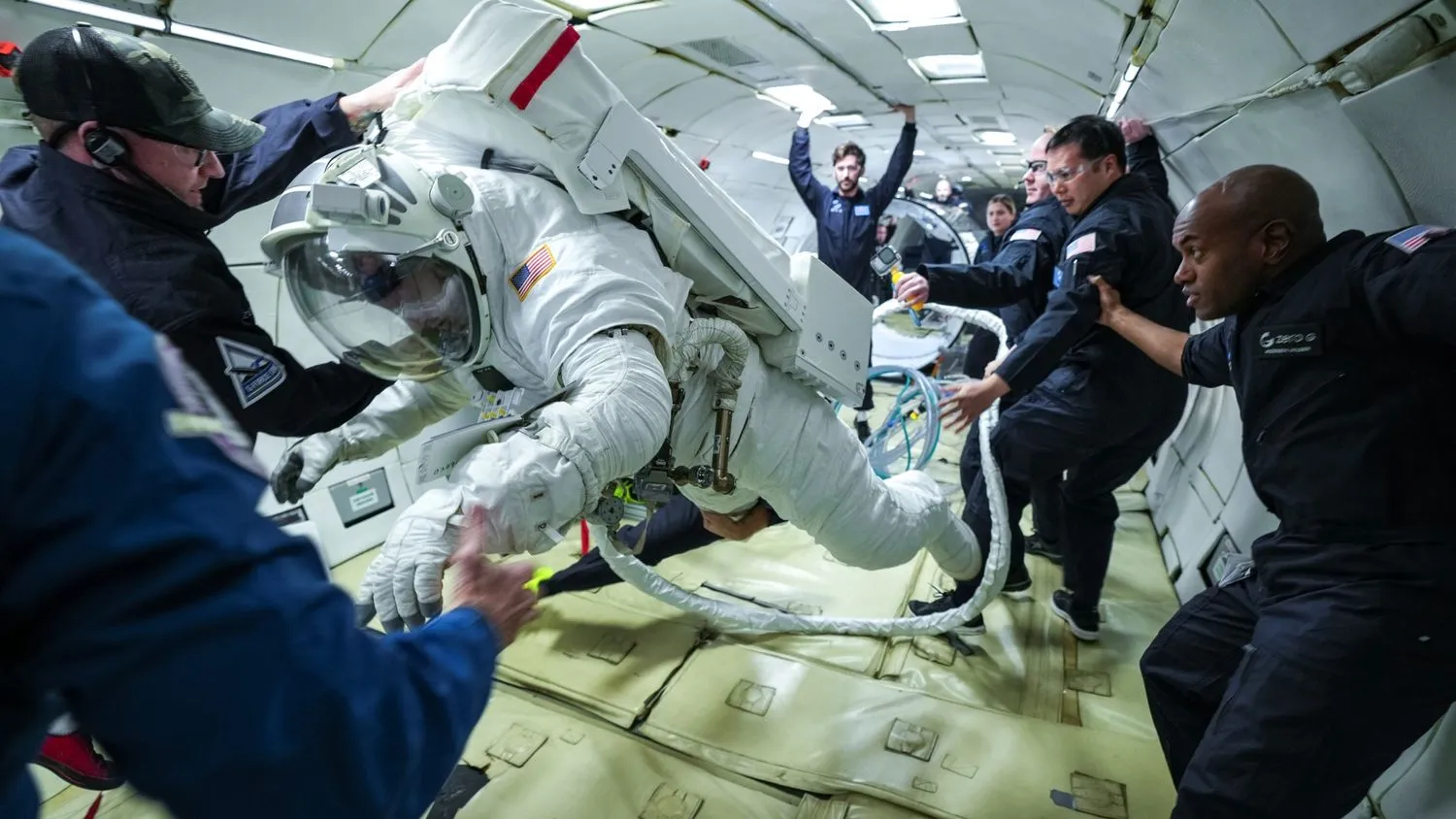 Mehr über den Artikel erfahren Dieser Astronaut hat 5 Weltraumspaziergänge unternommen. Jetzt hilft er bei der Herstellung von Raumanzügen für zukünftige ISS-Besatzungen (exklusiv)