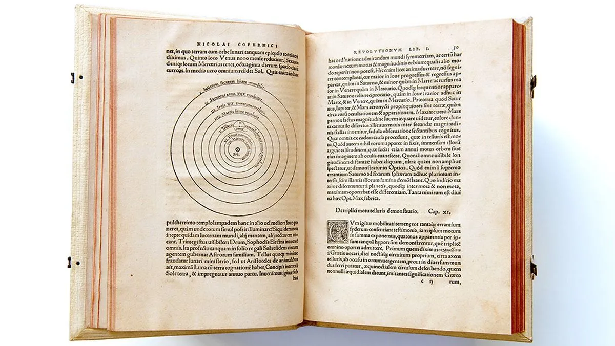 Mehr über den Artikel erfahren Gespendetes Astronomiebuch aus der Renaissance überrascht Universität mit verstecktem Text