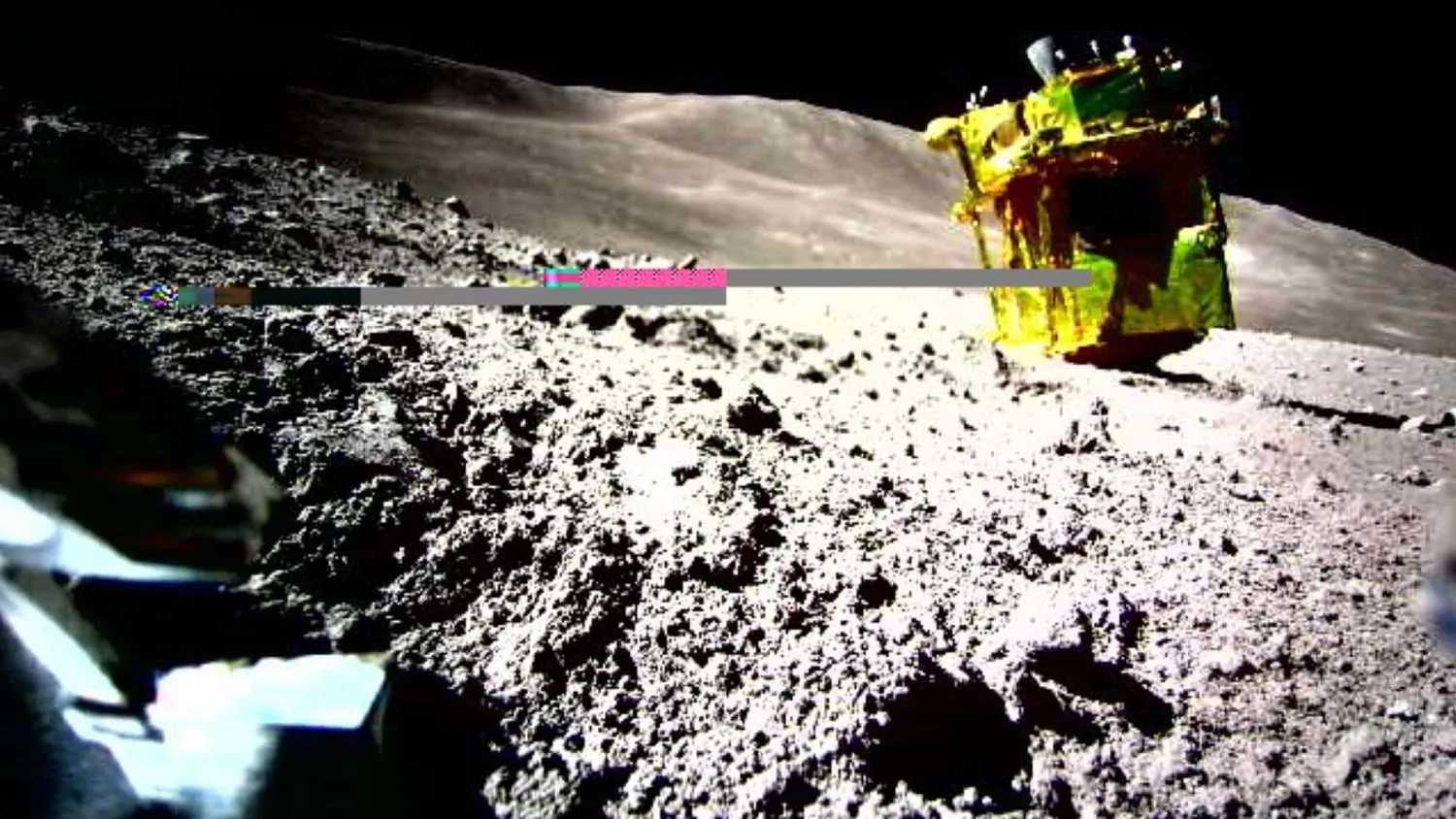 Mehr über den Artikel erfahren Japans Mondlandefähre SLIM auf der Mondoberfläche fotografiert – auf der Nase (Bild)