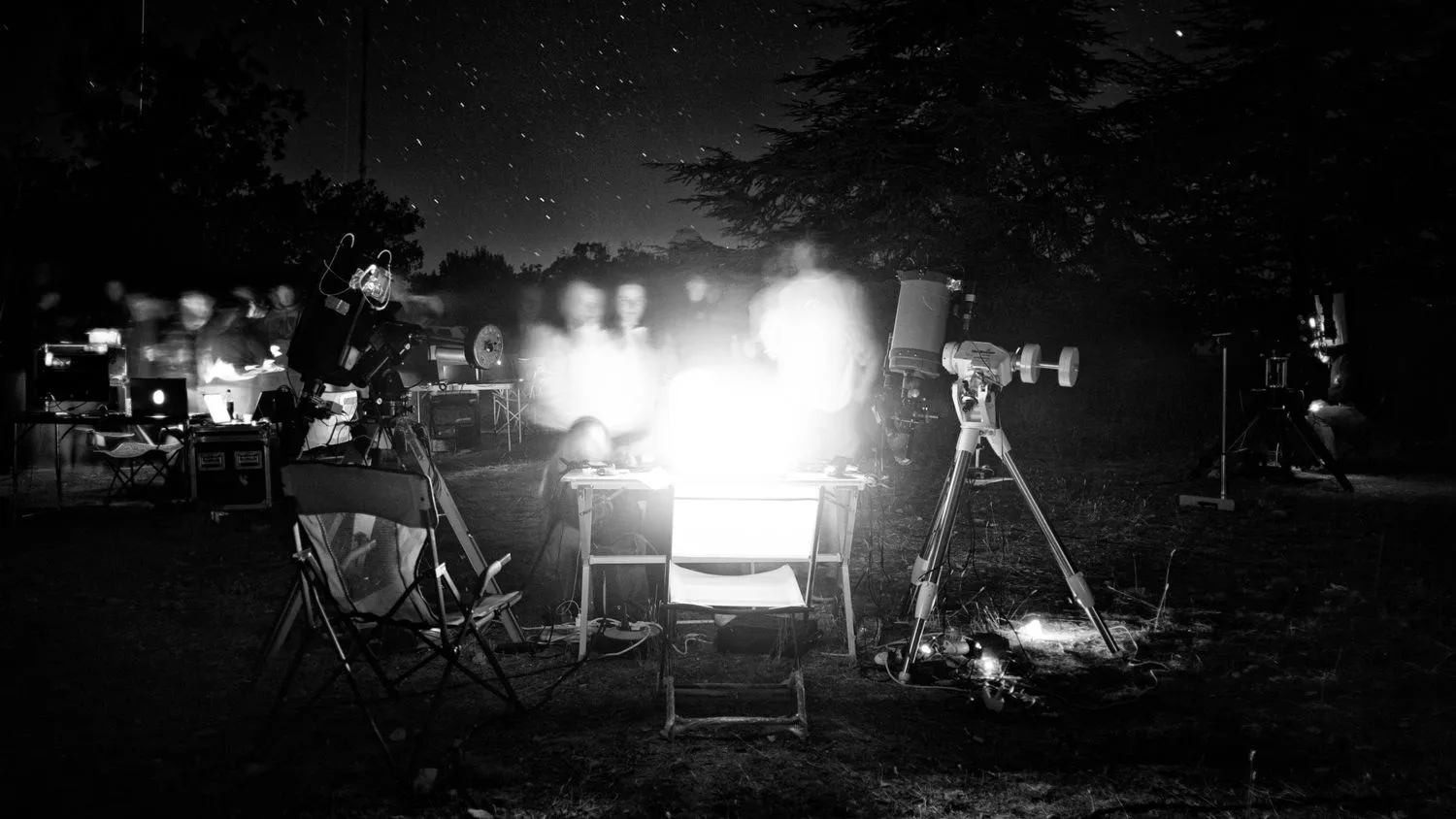 Read more about the article Amateurastronomen können atemberaubende Entdeckungen machen. Dieser neue Fotoband auf Kickstarter zeigt, wie