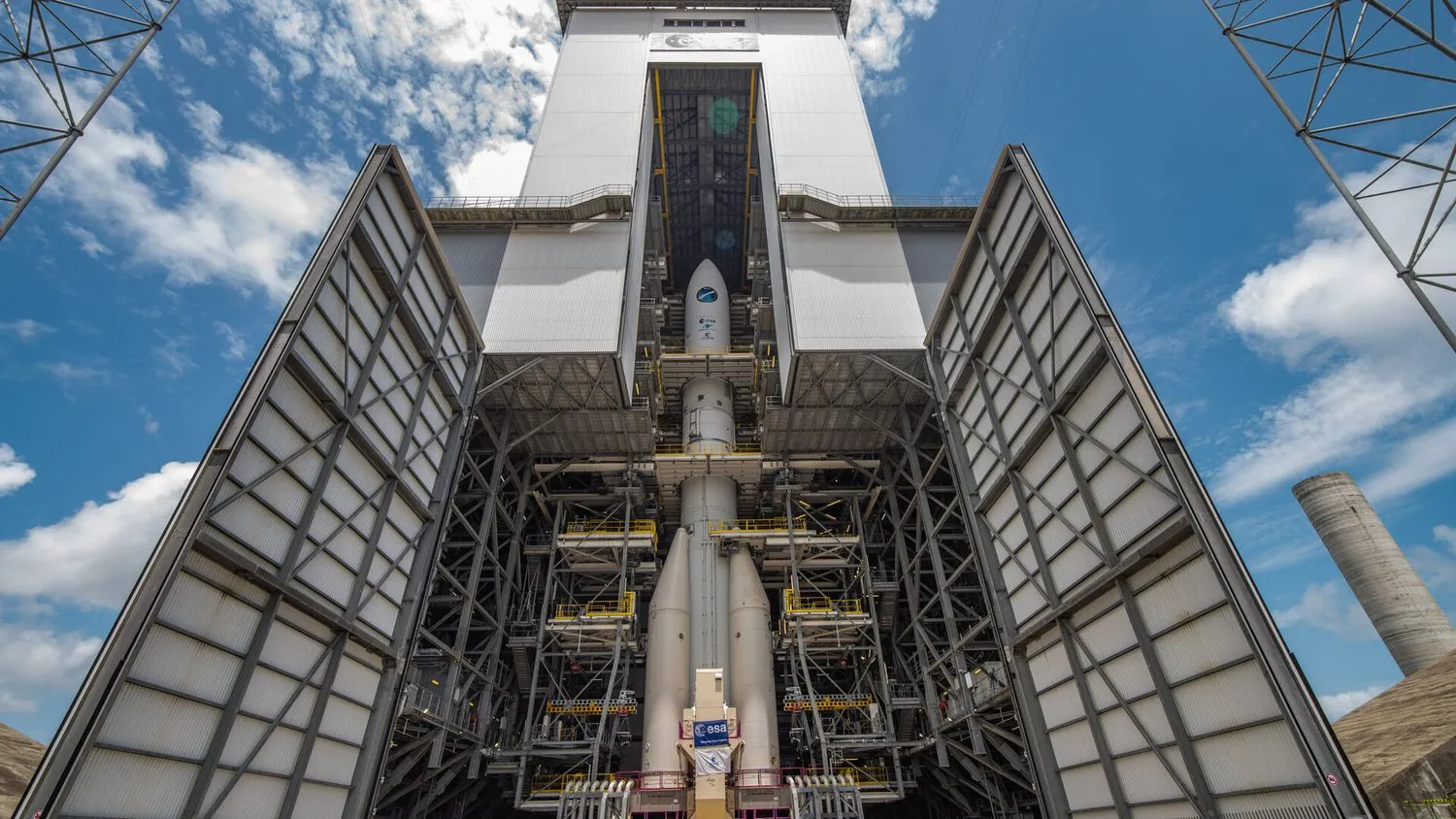 Mehr über den Artikel erfahren Europas neue Ariane-6-Rakete auf dem Weg zum lang erwarteten ersten Start am 9. Juli