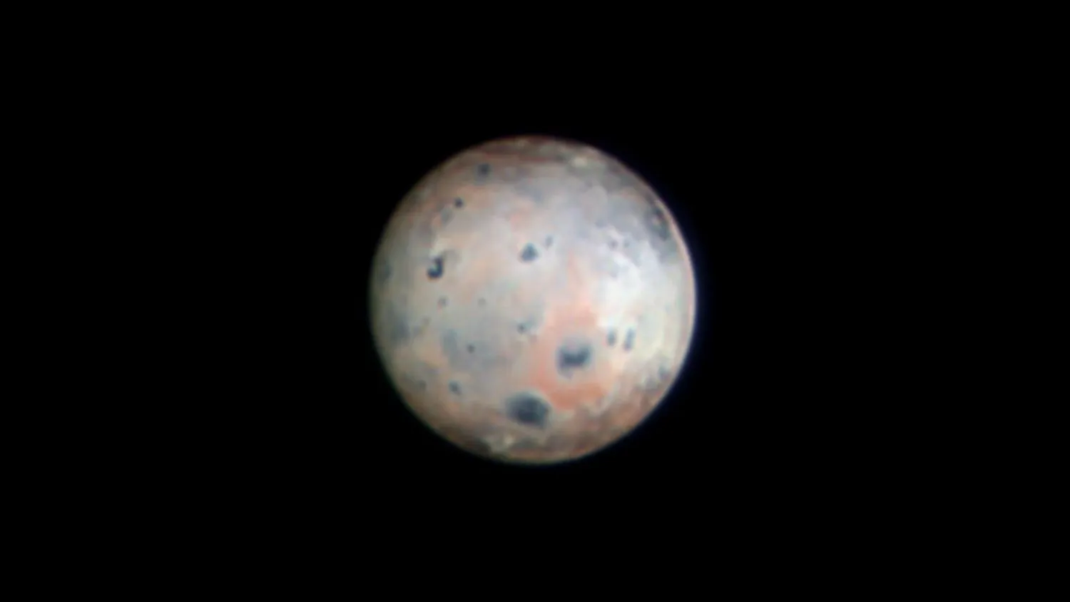 Mehr über den Artikel erfahren Verschlungene Lavaspuren auf Jupiters vulkanischem Mond Io von der Erde aus gesehen (Bild)