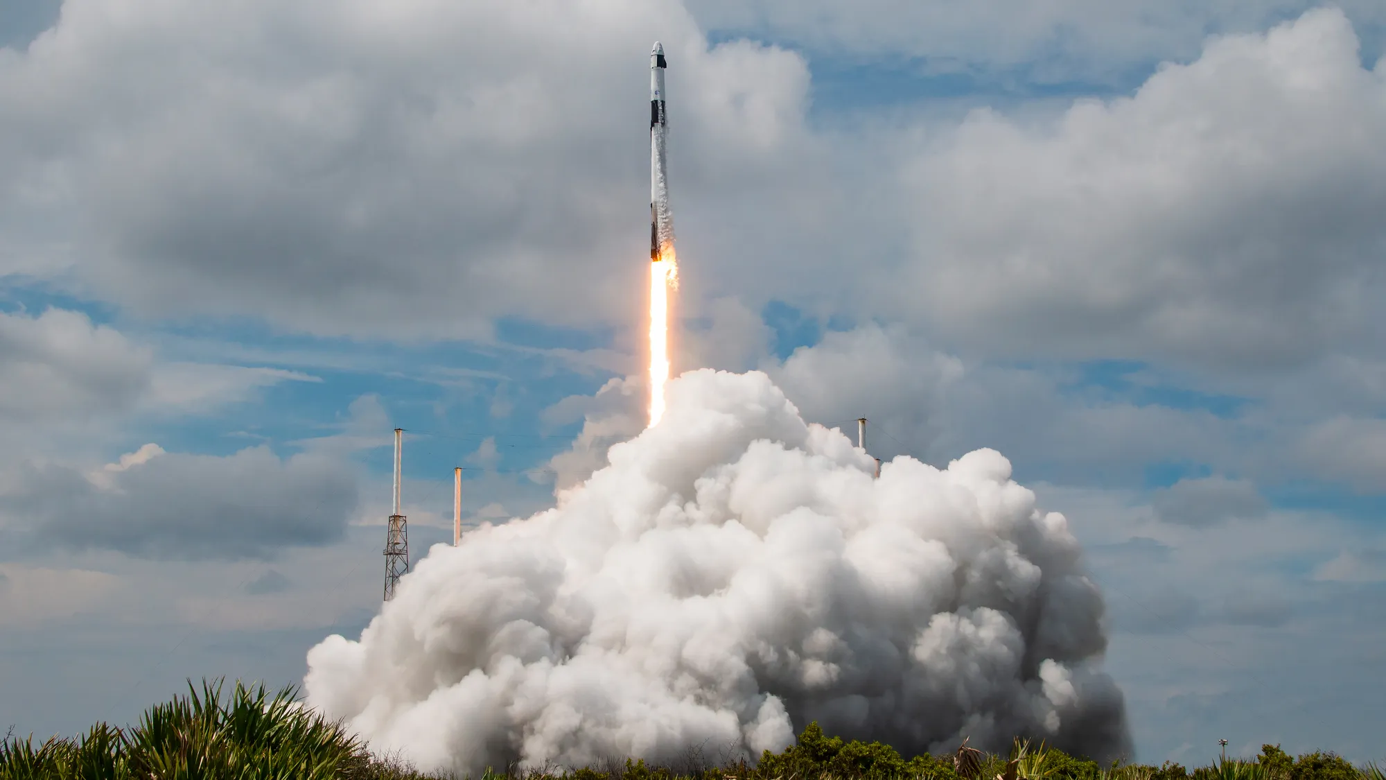 Mehr über den Artikel erfahren FAA genehmigt SpaceX die Wiederaufnahme der Starts der Falcon 9-Rakete